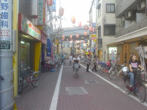 自転車　商店街